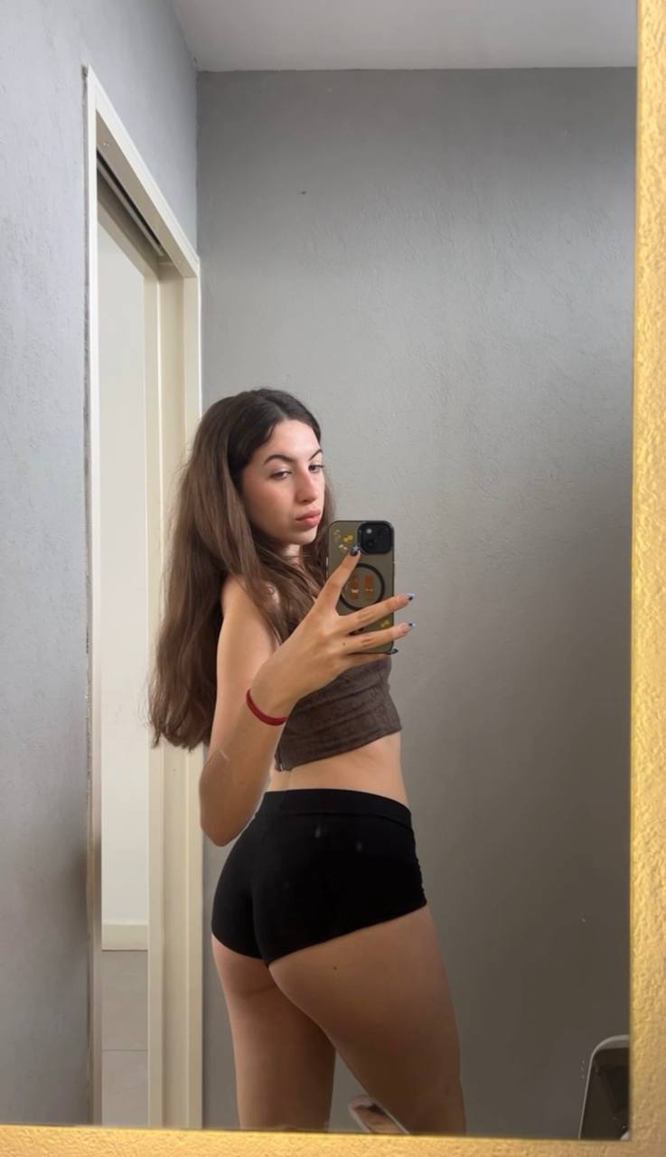 Amber in her underwear in Chiclayo