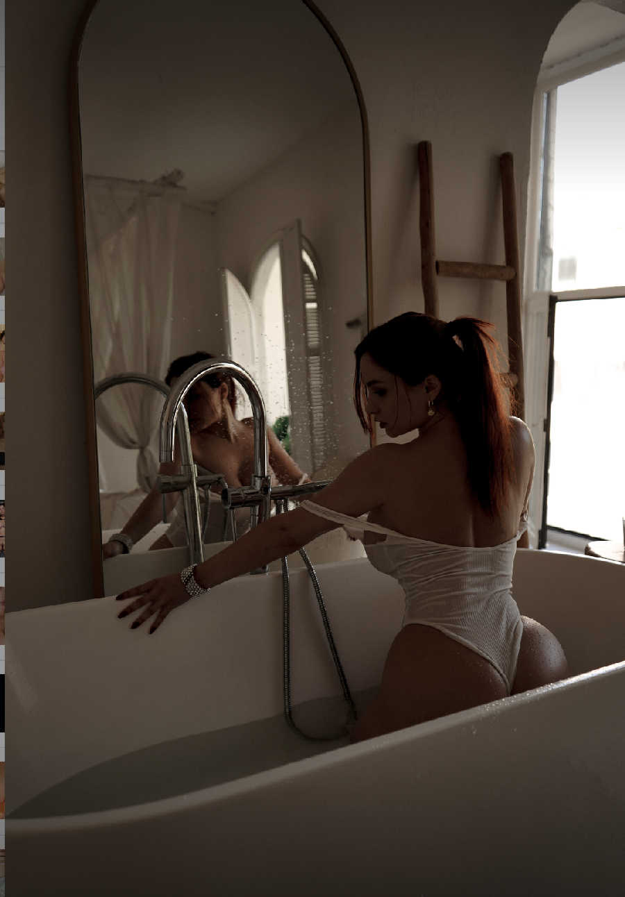 A playful frame from Miranda Faith nude — online in Chiclayo