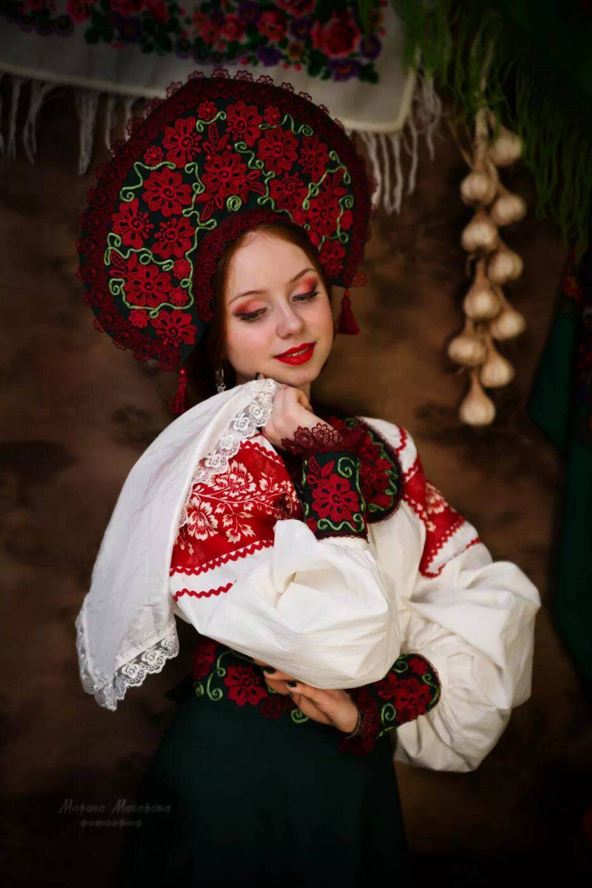 Women in Slavic costumes underwear in Chiclayo
