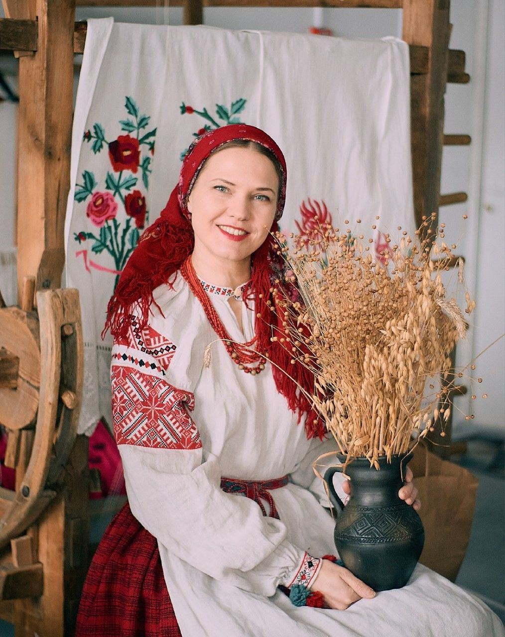 Women in Slavic costumes in Chiclayo