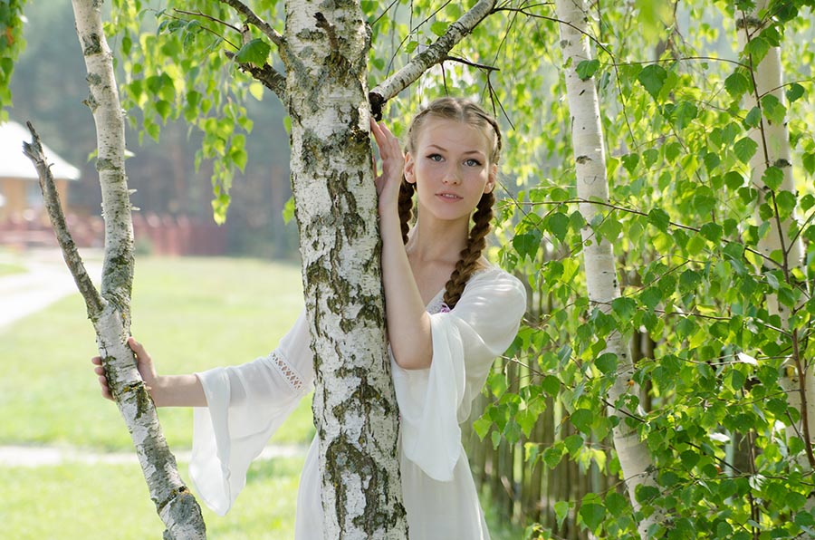 Women in Slavic costumes in Chiclayo