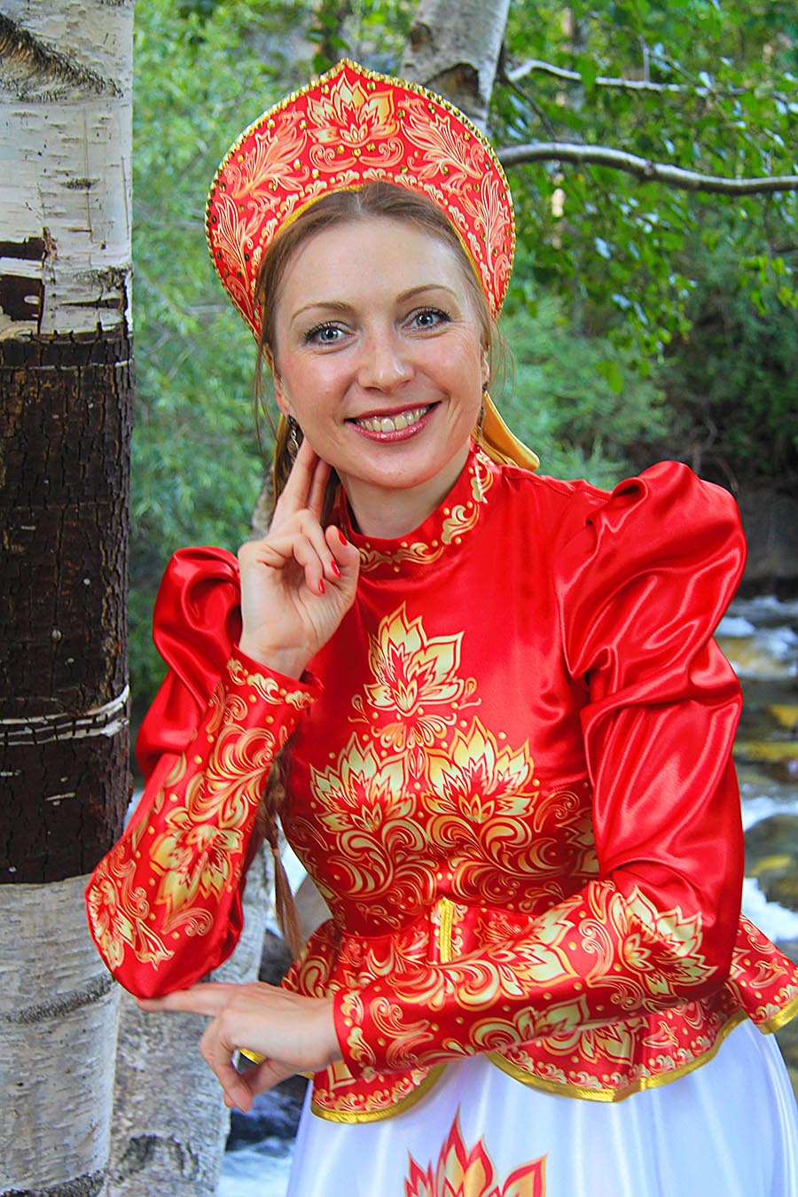 Women in Slavic costumes in Chiclayo