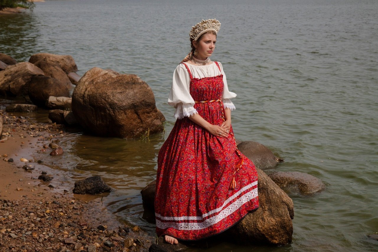 Women in Slavic costumes in Chiclayo