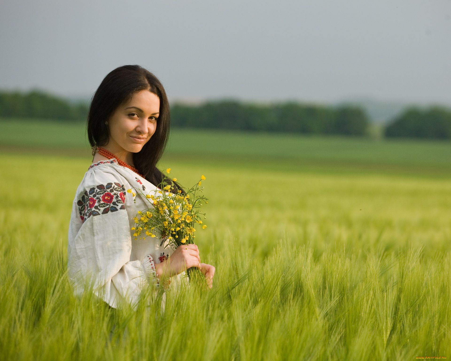 Women in Slavic costumes in Chiclayo