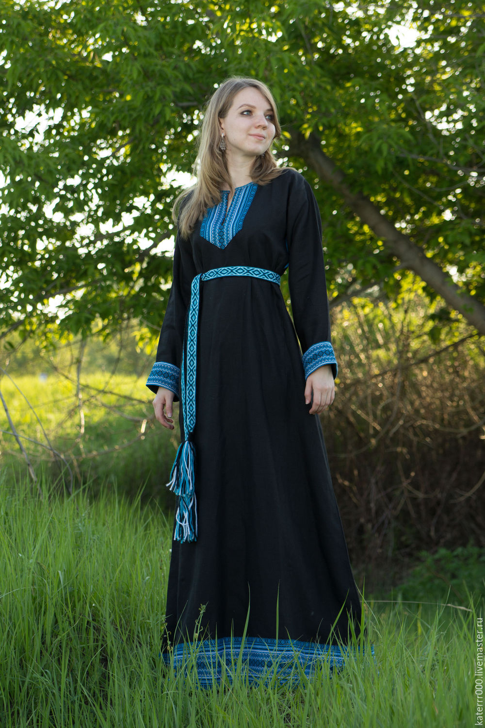 Women in Slavic costumes in Chiclayo