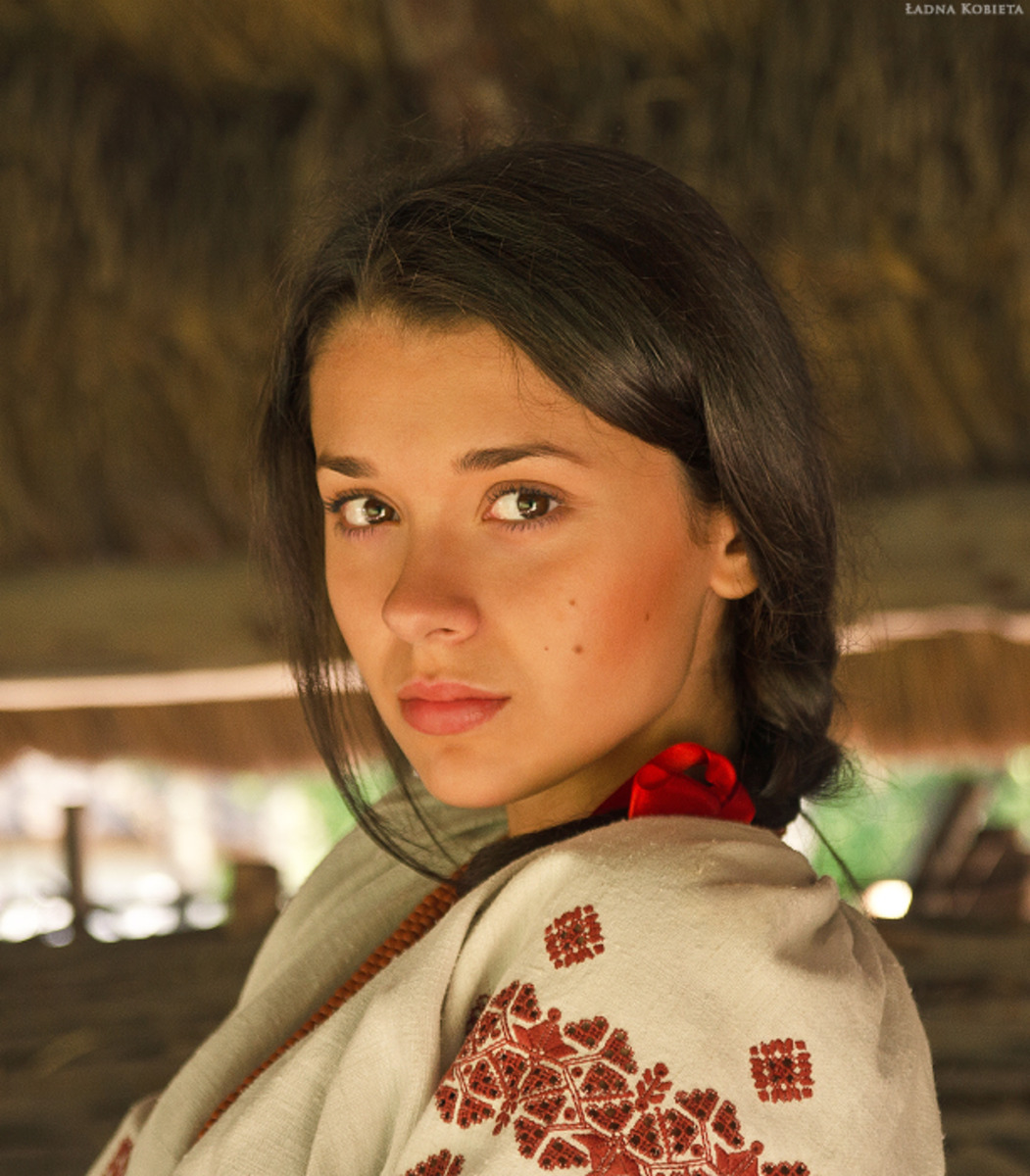 Girls in Slavic costumes in Chiclayo