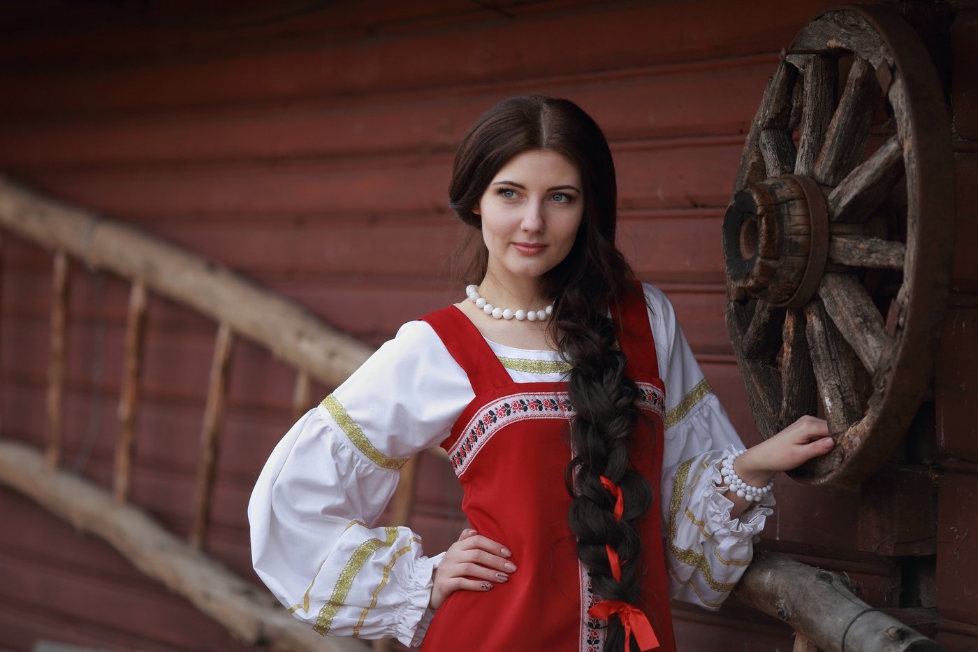 Girls in Slavic costumes in Chiclayo