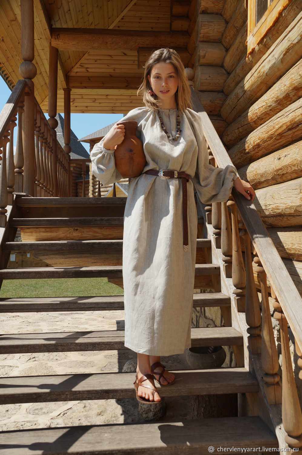 Girls in Slavic costumes in Chiclayo