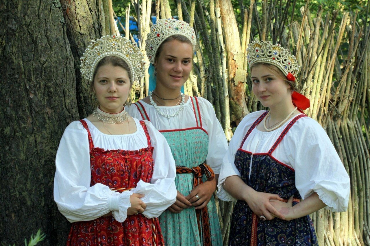 Sexy model Girls in Slavic costumes in Chiclayo